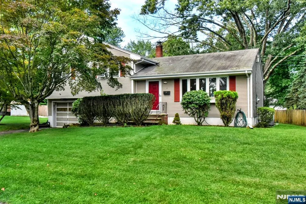 11 Kenyon Court Norwood, NJ 07648