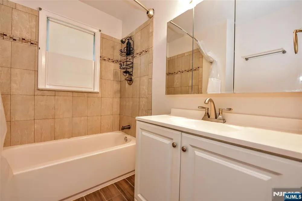 11 Kenyon Court Norwood, NJ 07648