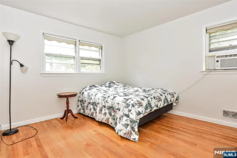 11 Kenyon Court Norwood, NJ 07648