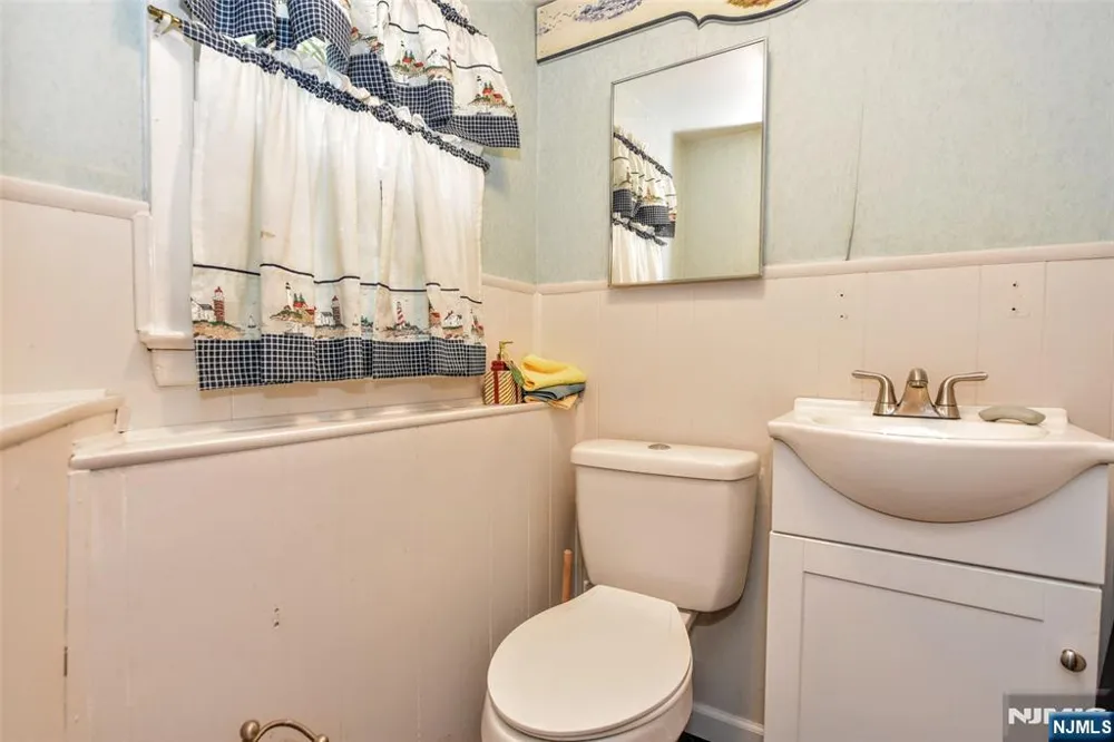 11 Kenyon Court Norwood, NJ 07648
