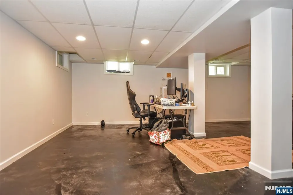 11 Kenyon Court Norwood, NJ 07648