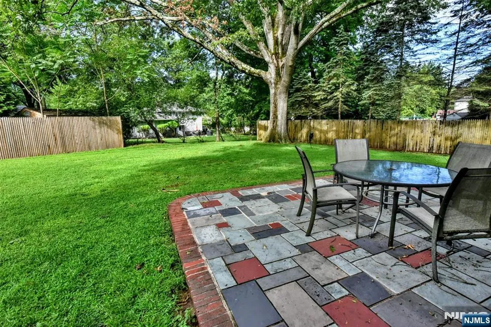 11 Kenyon Court Norwood, NJ 07648