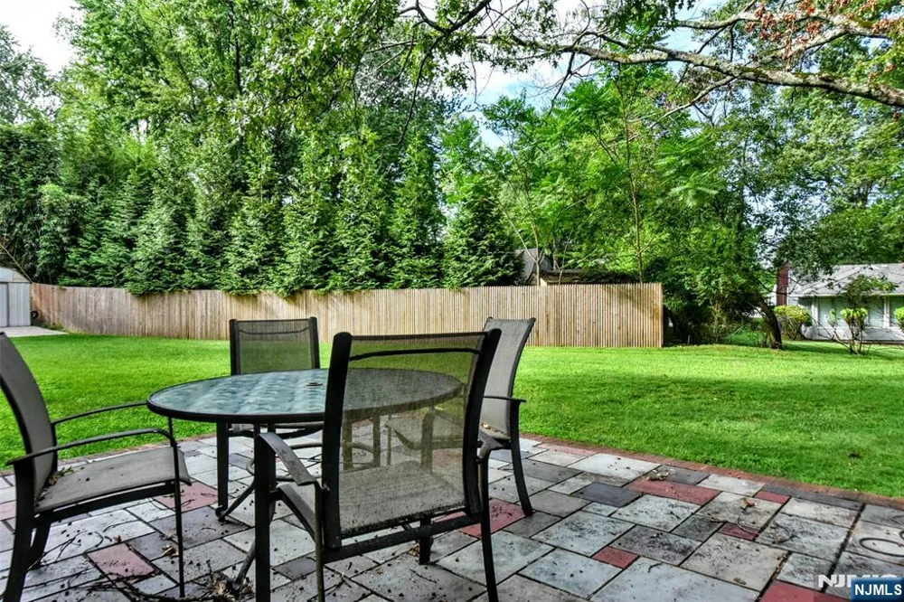 11 Kenyon Court Norwood, NJ 07648