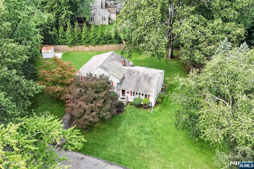 11 Kenyon Court Norwood, NJ 07648