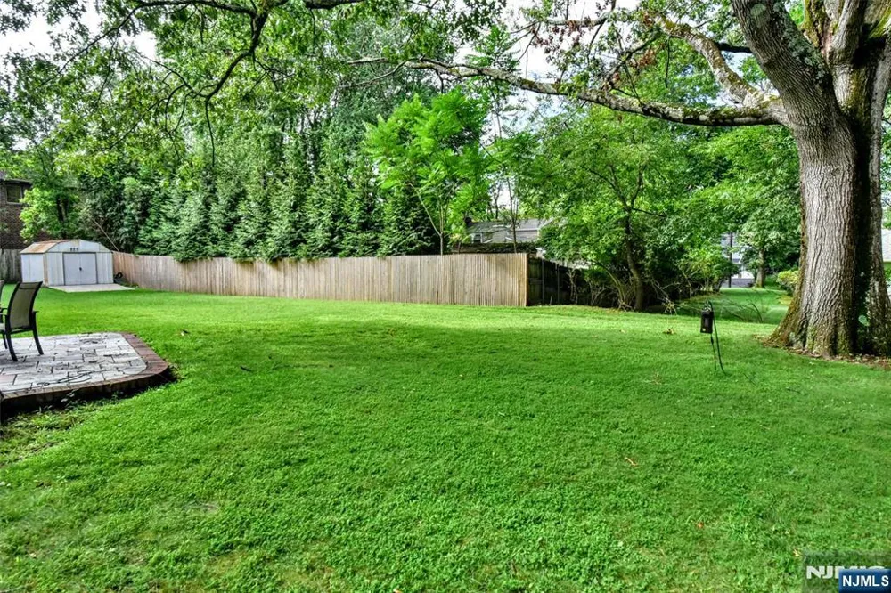 11 Kenyon Court Norwood, NJ 07648