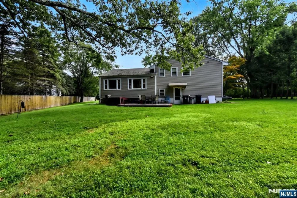 11 Kenyon Court Norwood, NJ 07648