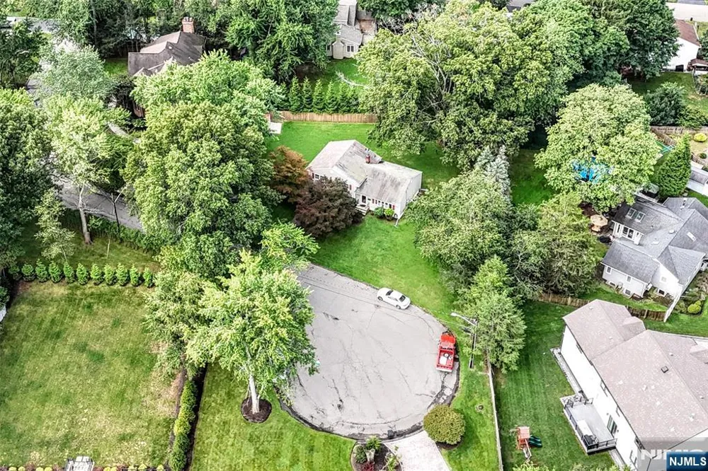 11 Kenyon Court Norwood, NJ 07648