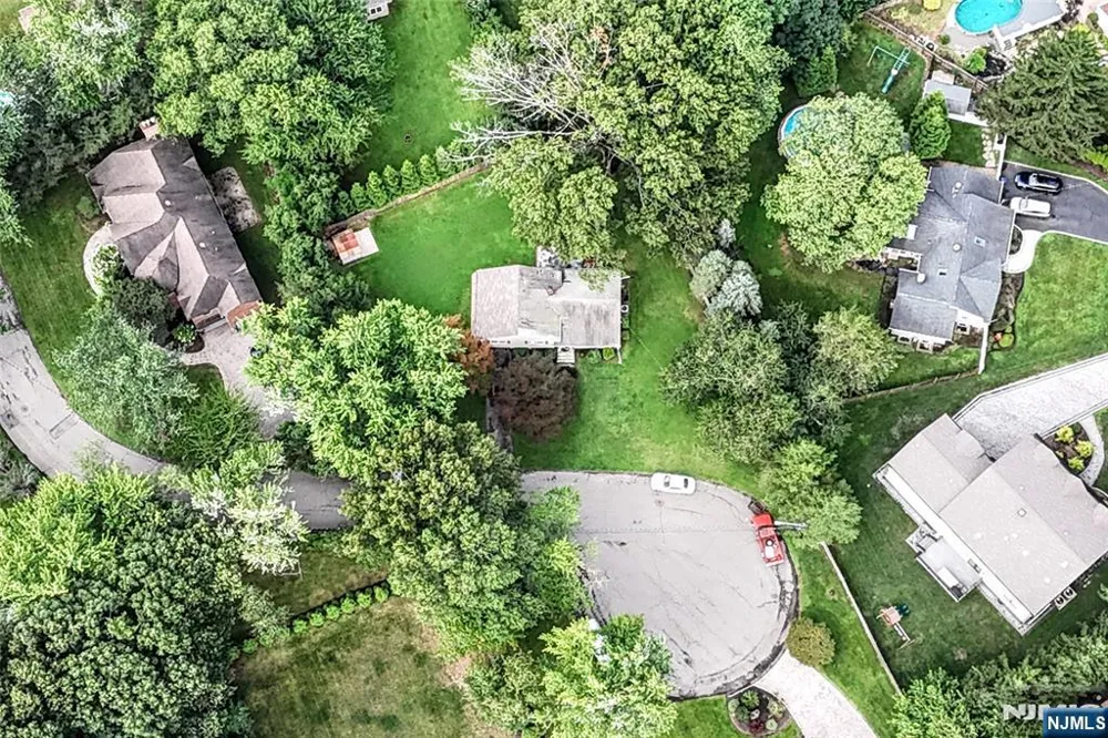 11 Kenyon Court Norwood, NJ 07648