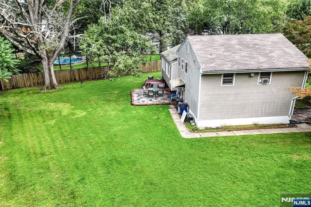 11 Kenyon Court Norwood, NJ 07648