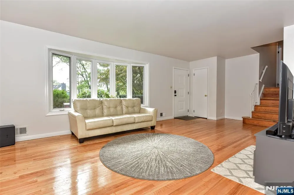 11 Kenyon Court Norwood, NJ 07648