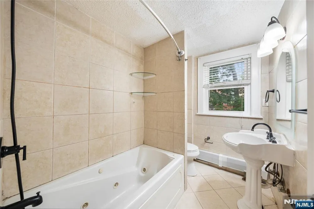 1016 Grace Terrace Teaneck, NJ 07666