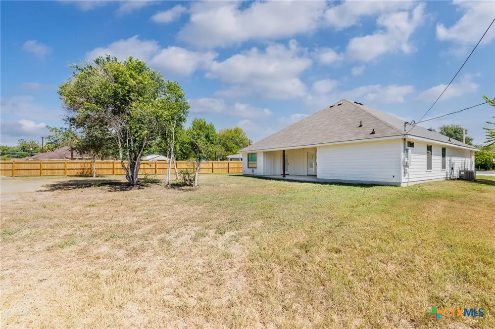 228 Plum Street Luling, TX 78648