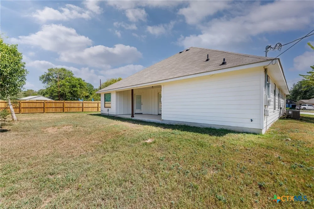 228 Plum Street Luling, TX 78648