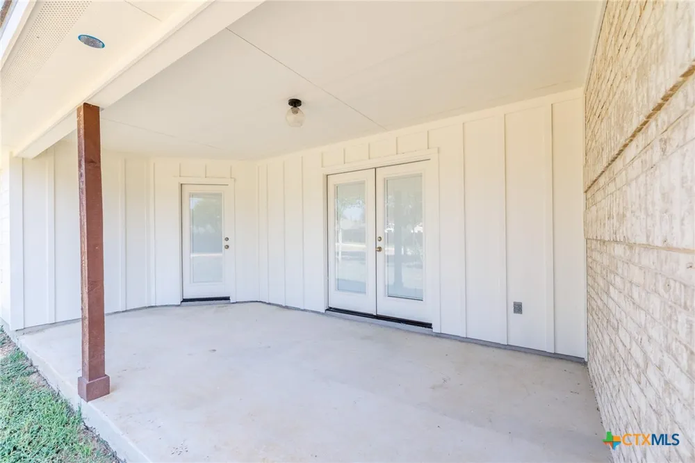228 Plum Street Luling, TX 78648