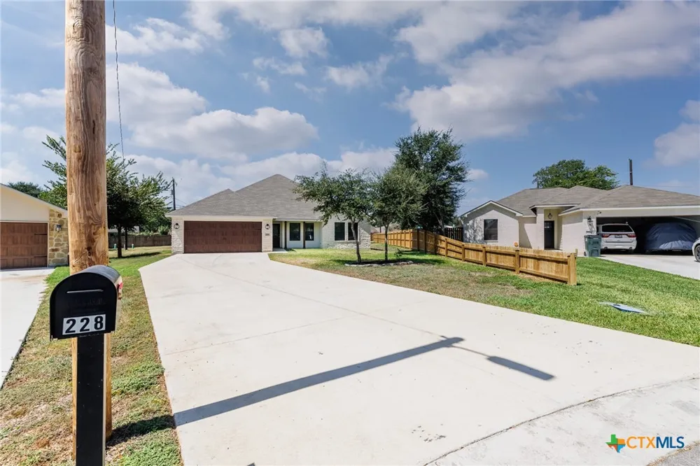 228 Plum Street Luling, TX 78648