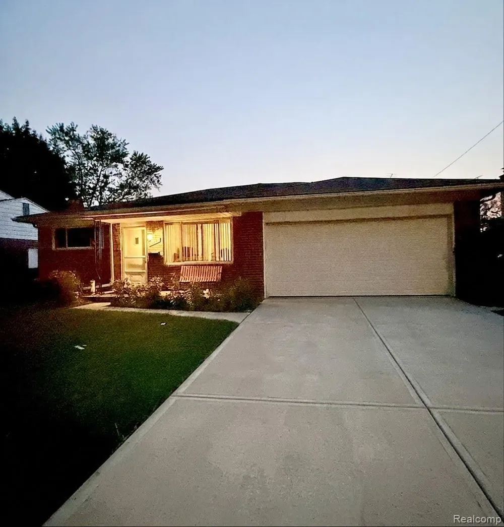29641 Walker Drive Warren City, MI 48092