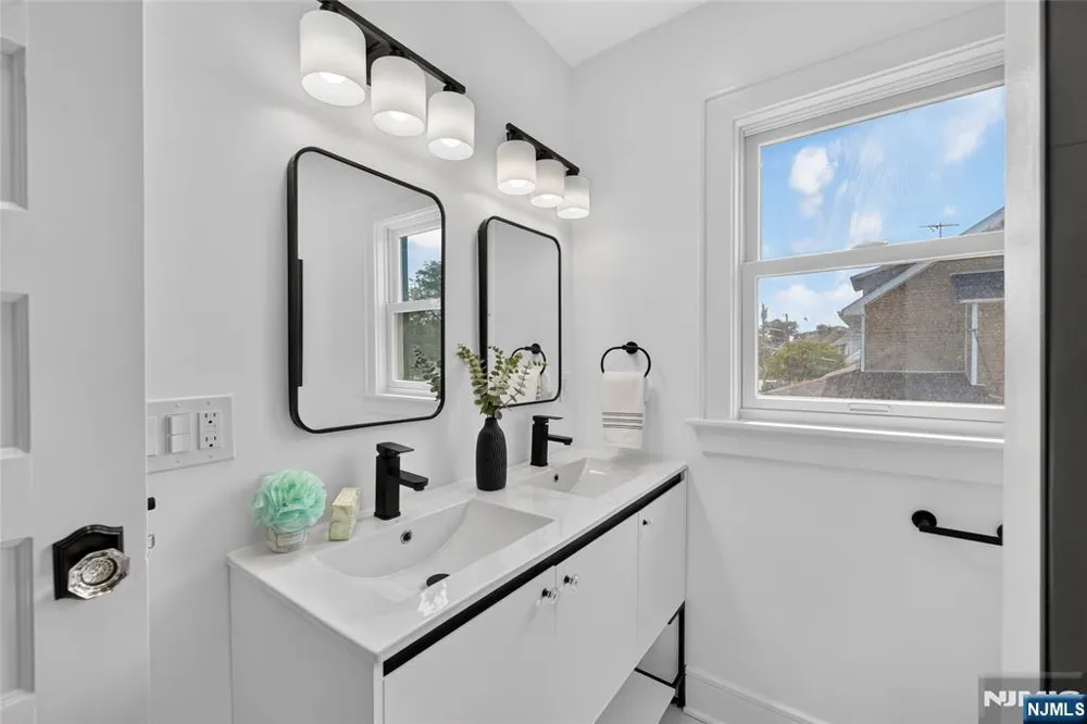 32 Fontaine Avenue Bloomfield, NJ 07003