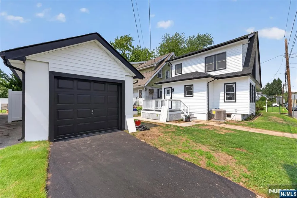 32 Fontaine Avenue Bloomfield, NJ 07003