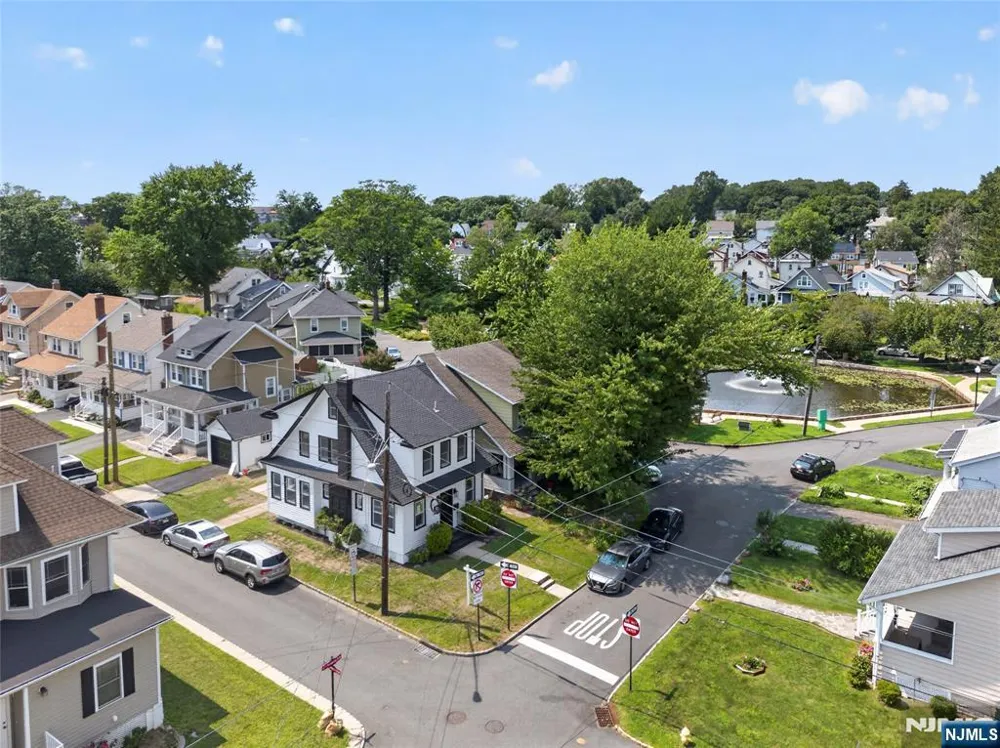 32 Fontaine Avenue Bloomfield, NJ 07003