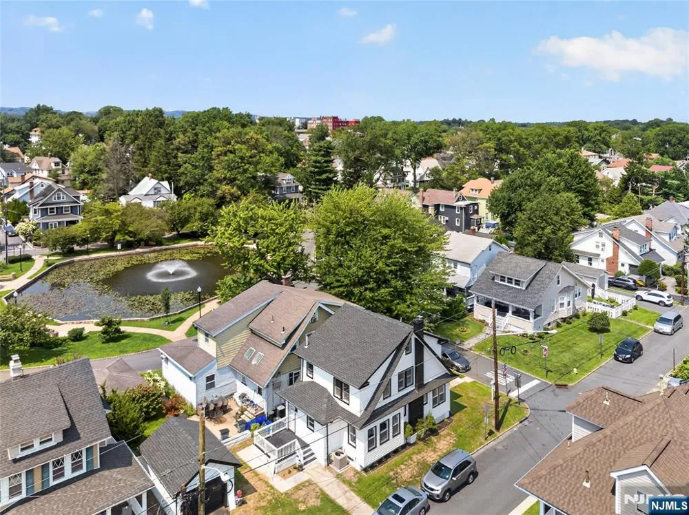 32 Fontaine Avenue Bloomfield, NJ 07003