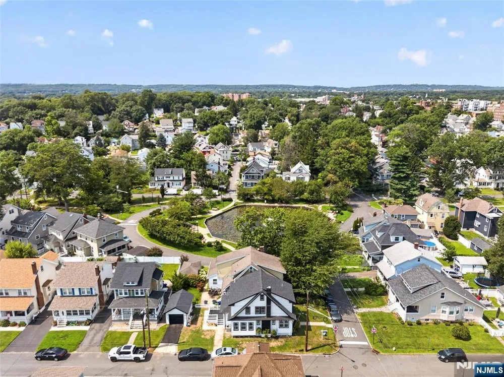 32 Fontaine Avenue Bloomfield, NJ 07003