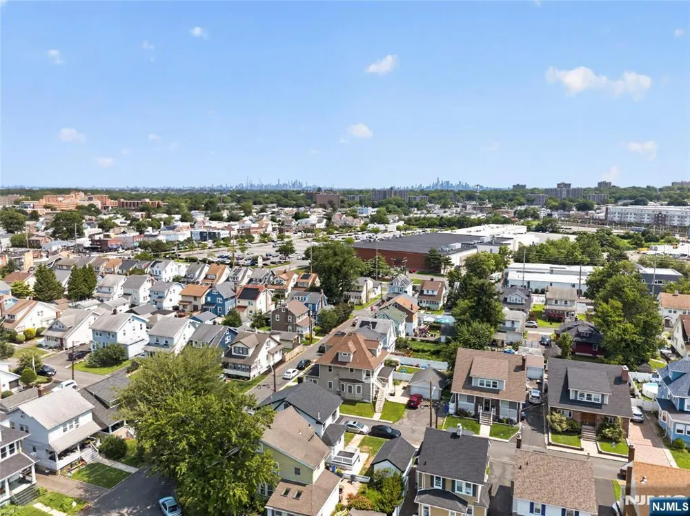 32 Fontaine Avenue Bloomfield, NJ 07003
