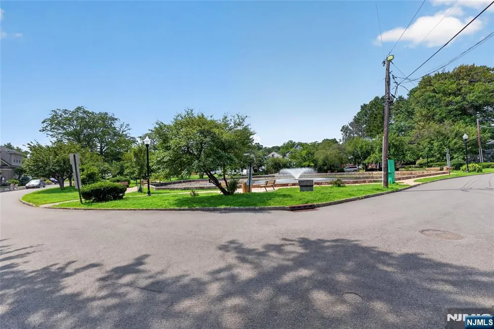32 Fontaine Avenue Bloomfield, NJ 07003