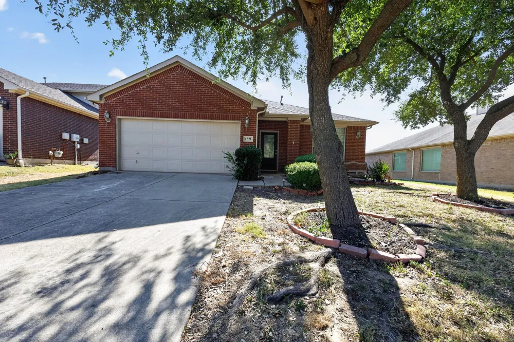 1521 Stanford Drive Van Alstyne, TX 75495