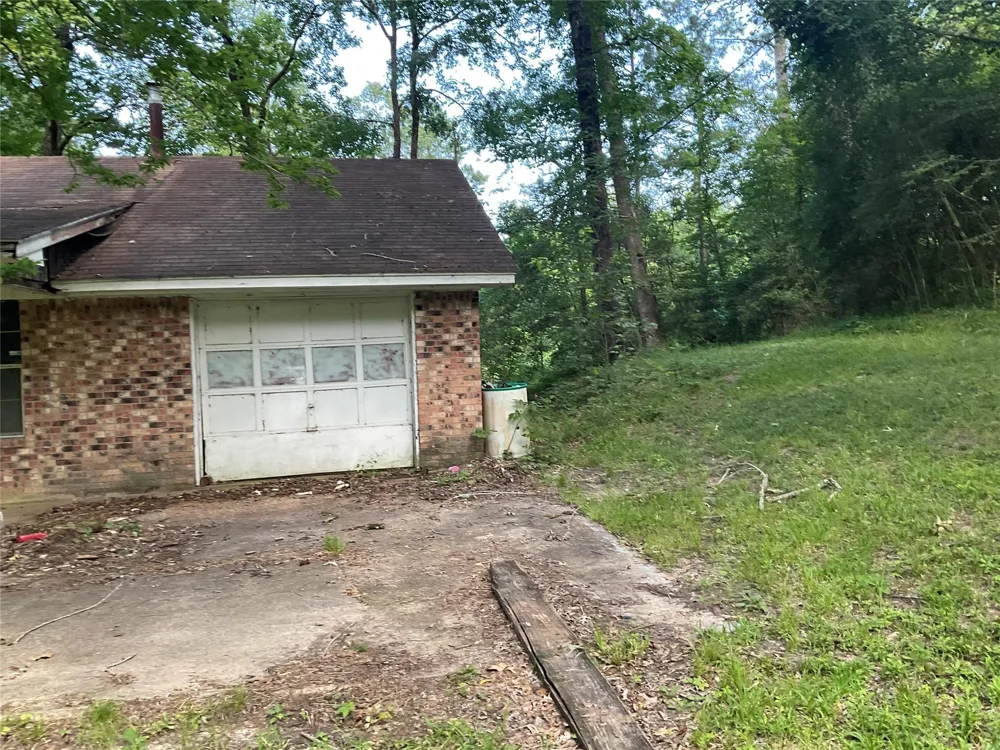310 Howard Point Blank, TX 77364