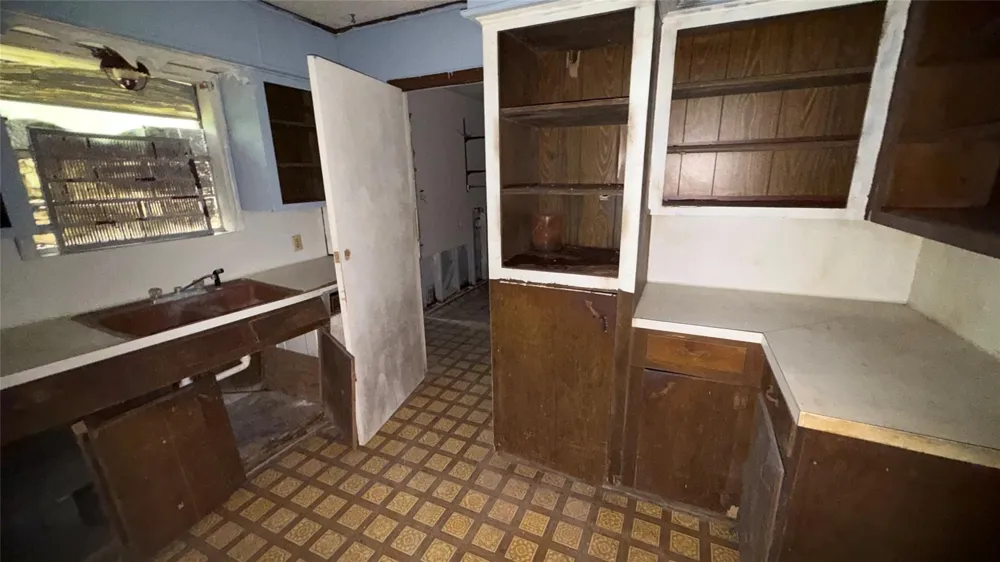 310 Howard Point Blank, TX 77364