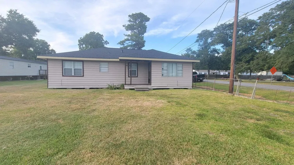 208 Battlebell Road Highlands, TX 77562