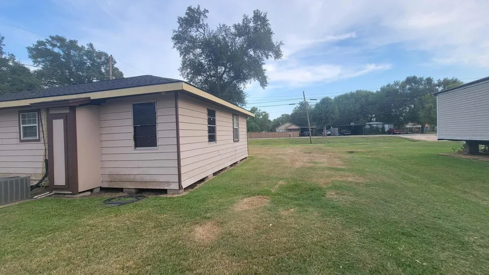 208 Battlebell Road Highlands, TX 77562