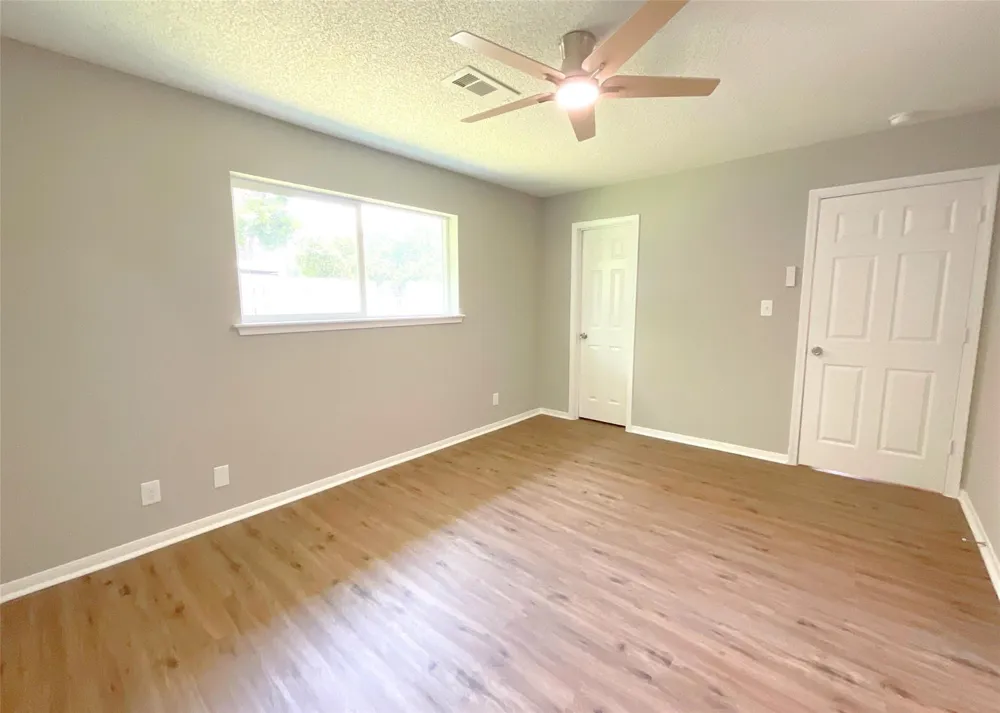 522 Irene Drive Highlands, TX 77562