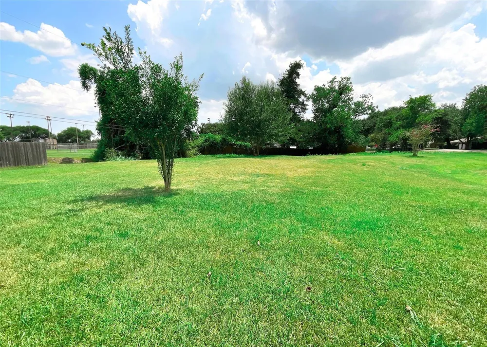 522 Irene Drive Highlands, TX 77562