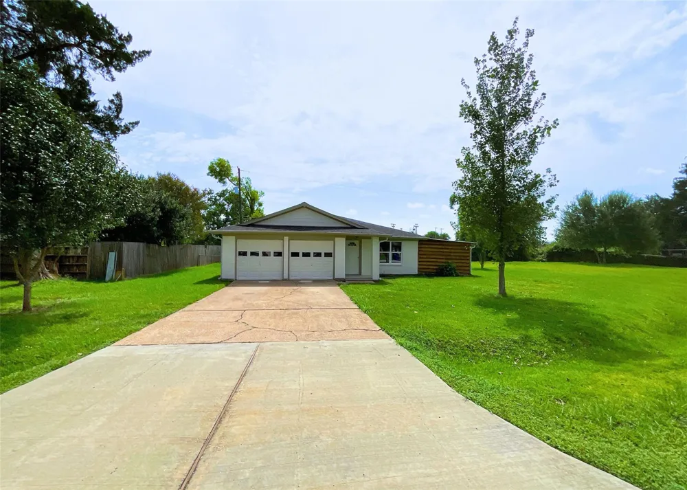 522 Irene Drive Highlands, TX 77562