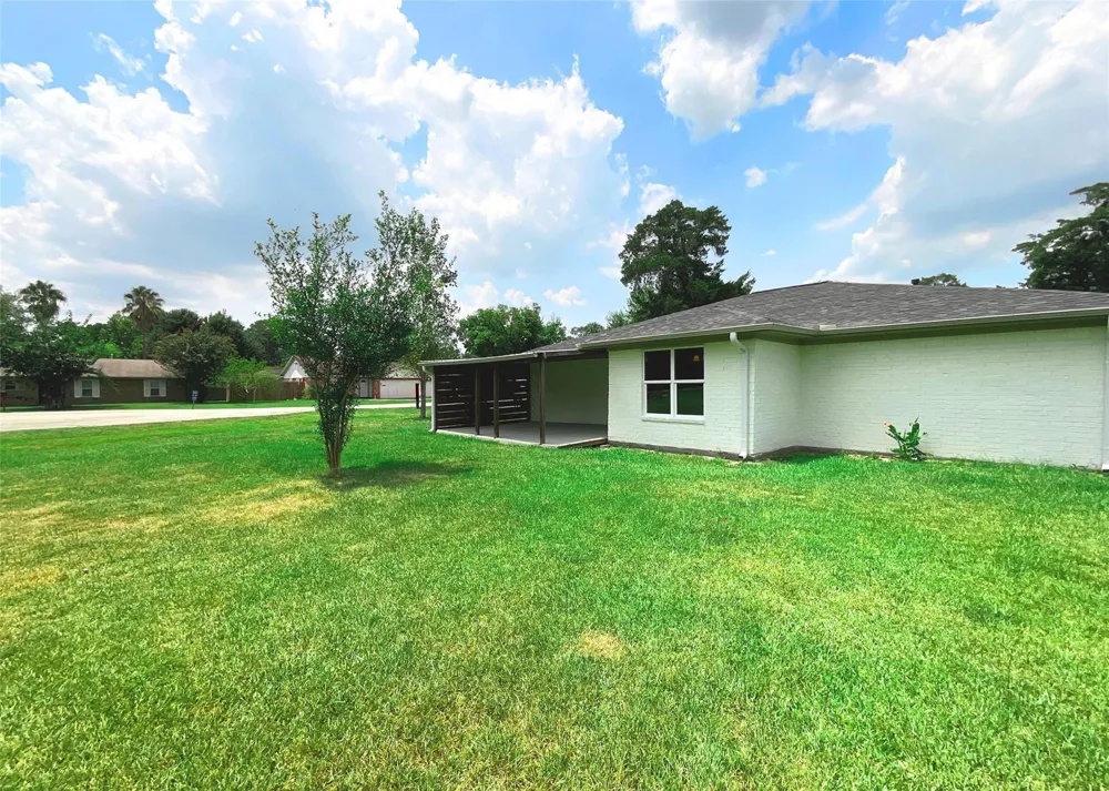 522 Irene Drive Highlands, TX 77562