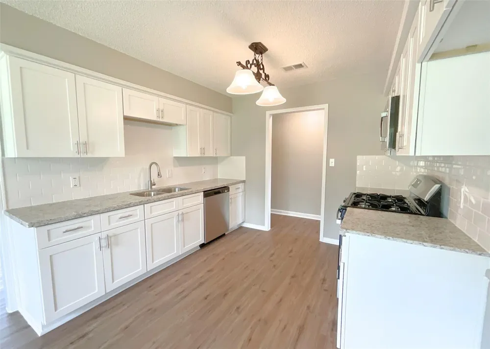522 Irene Drive Highlands, TX 77562
