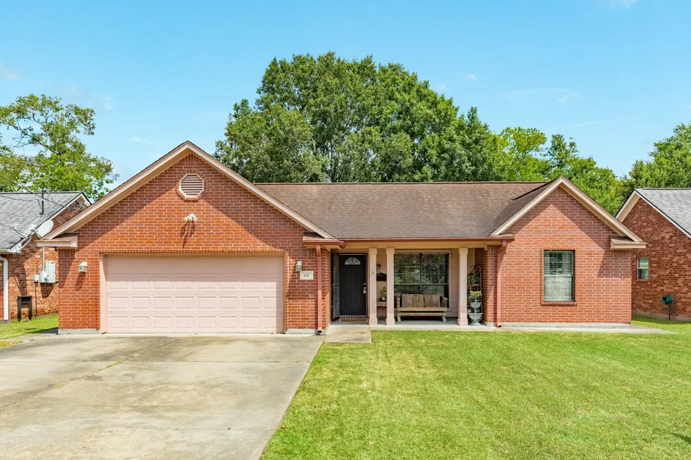 617 E Myrtle Street Angleton, TX 77515