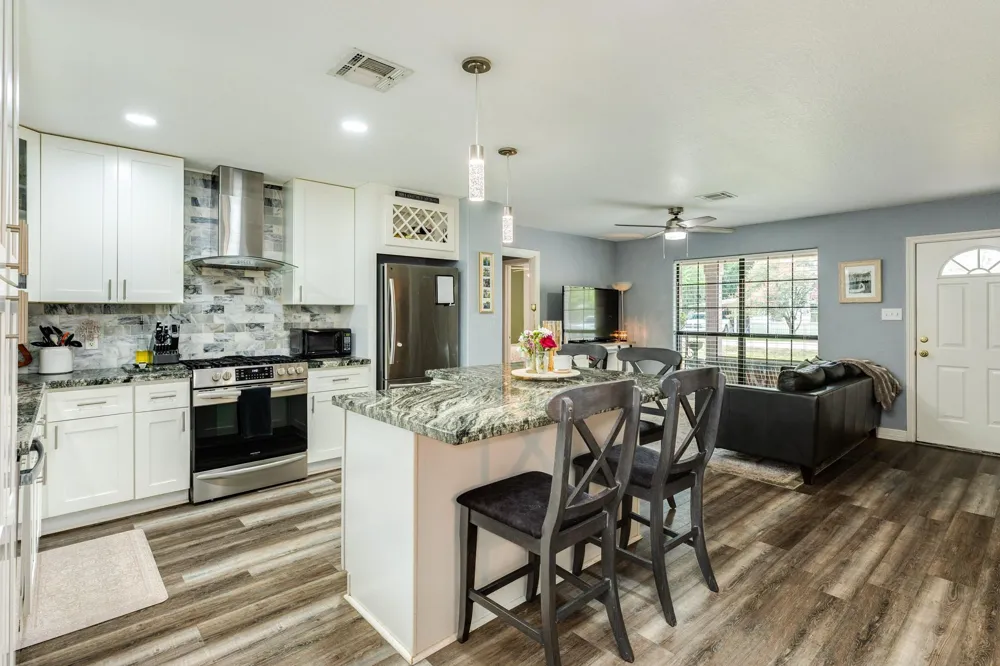 617 E Myrtle Street Angleton, TX 77515