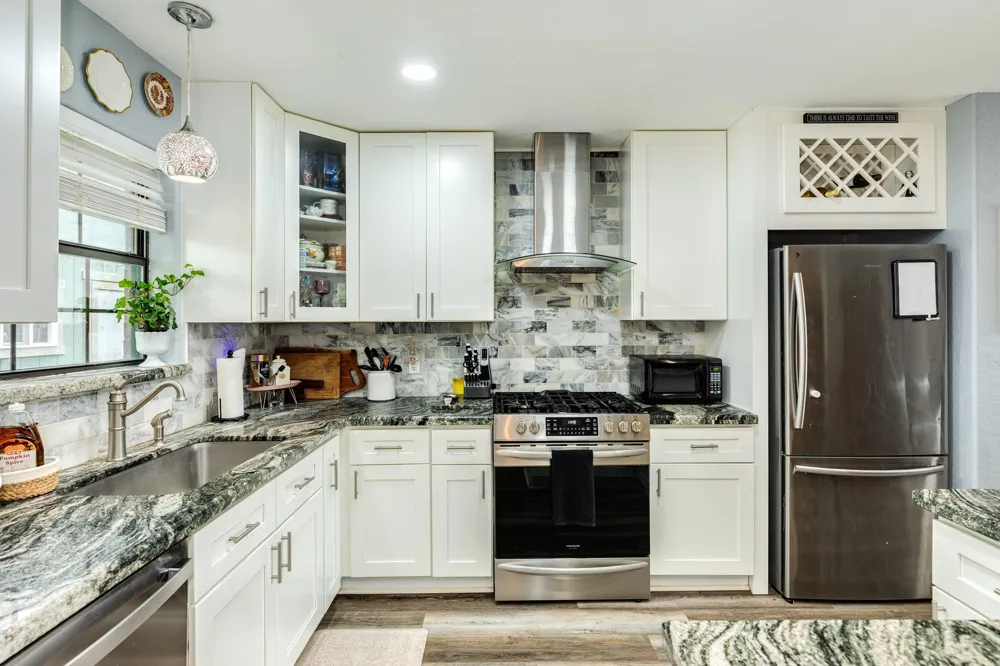 617 E Myrtle Street Angleton, TX 77515