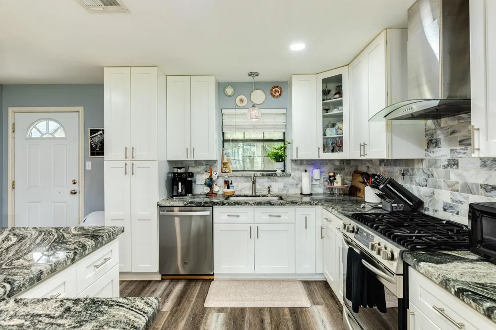 617 E Myrtle Street Angleton, TX 77515