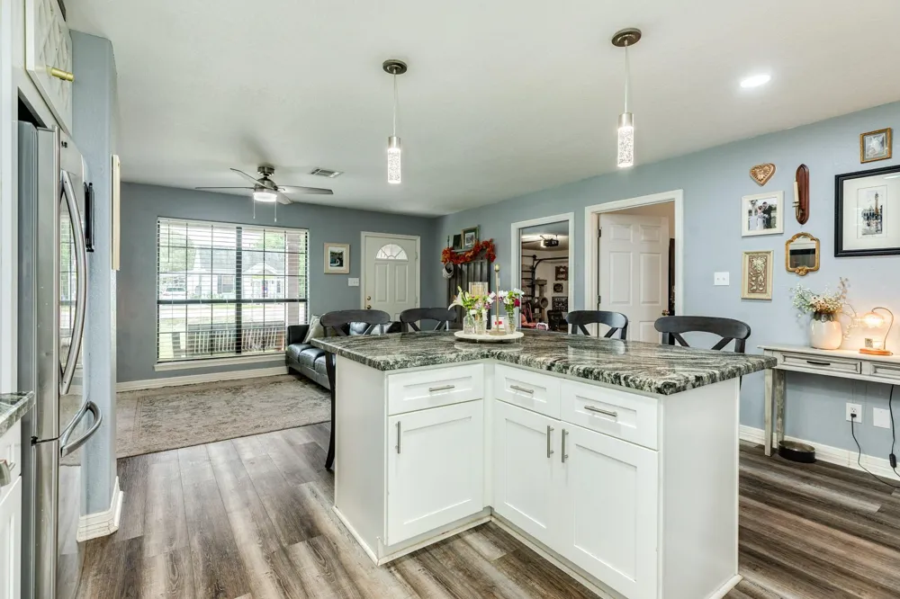617 E Myrtle Street Angleton, TX 77515