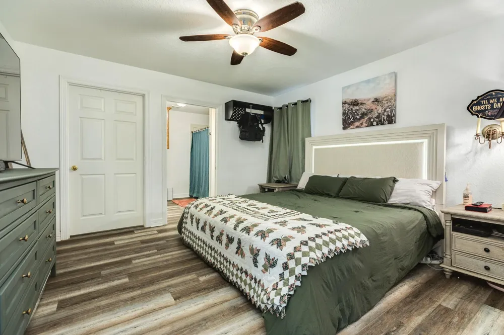 617 E Myrtle Street Angleton, TX 77515