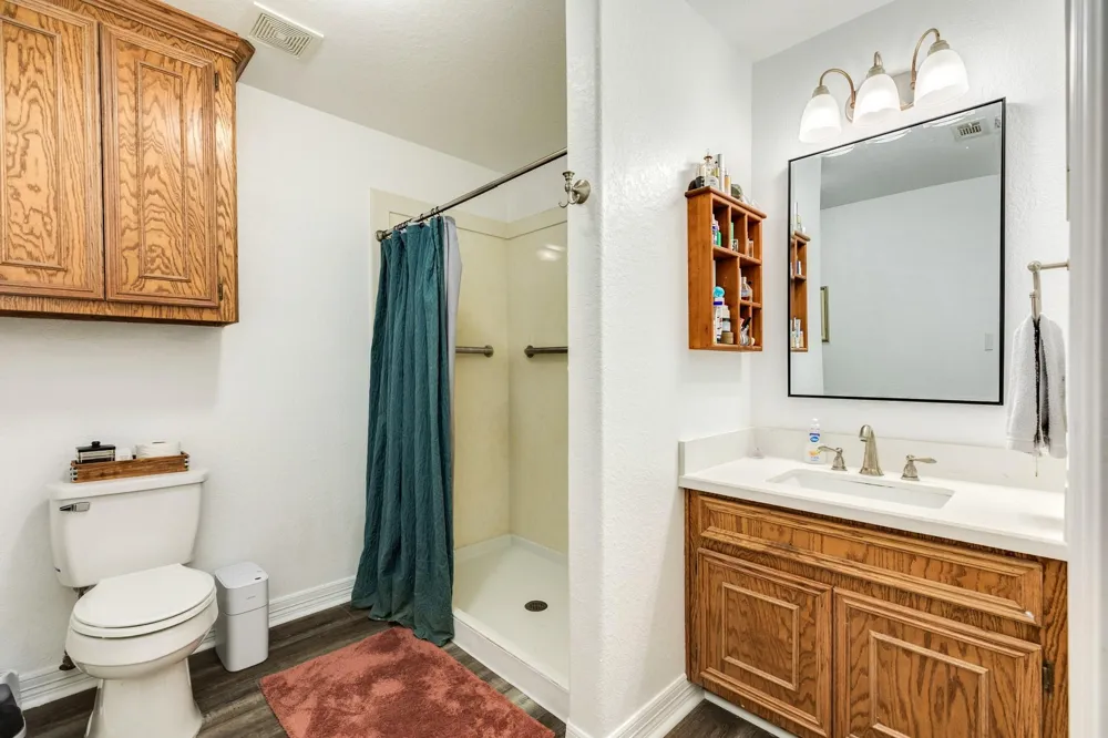 617 E Myrtle Street Angleton, TX 77515
