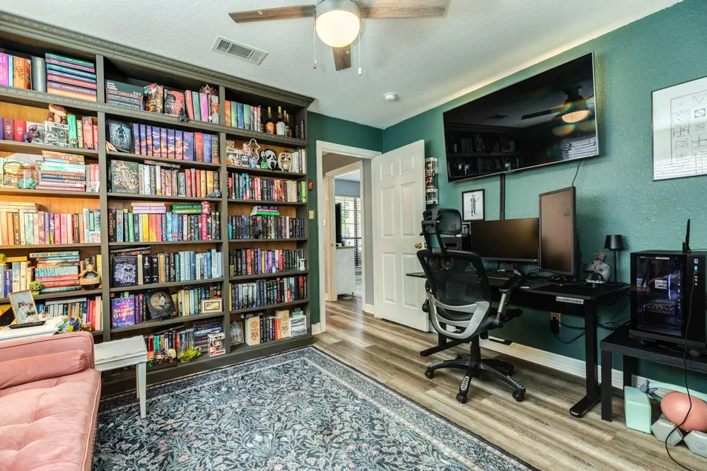 617 E Myrtle Street Angleton, TX 77515
