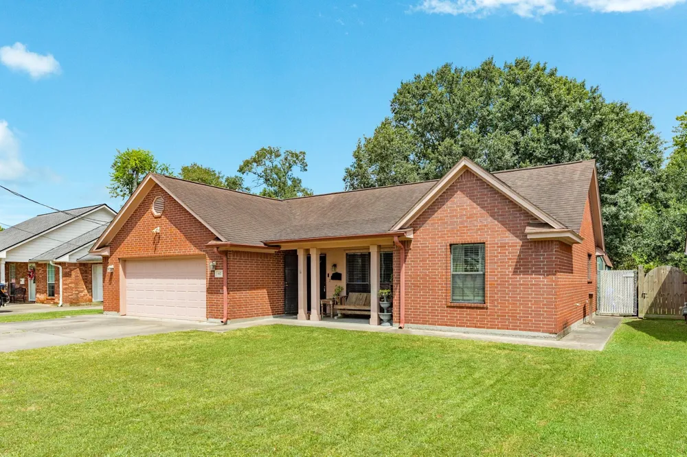 617 E Myrtle Street Angleton, TX 77515