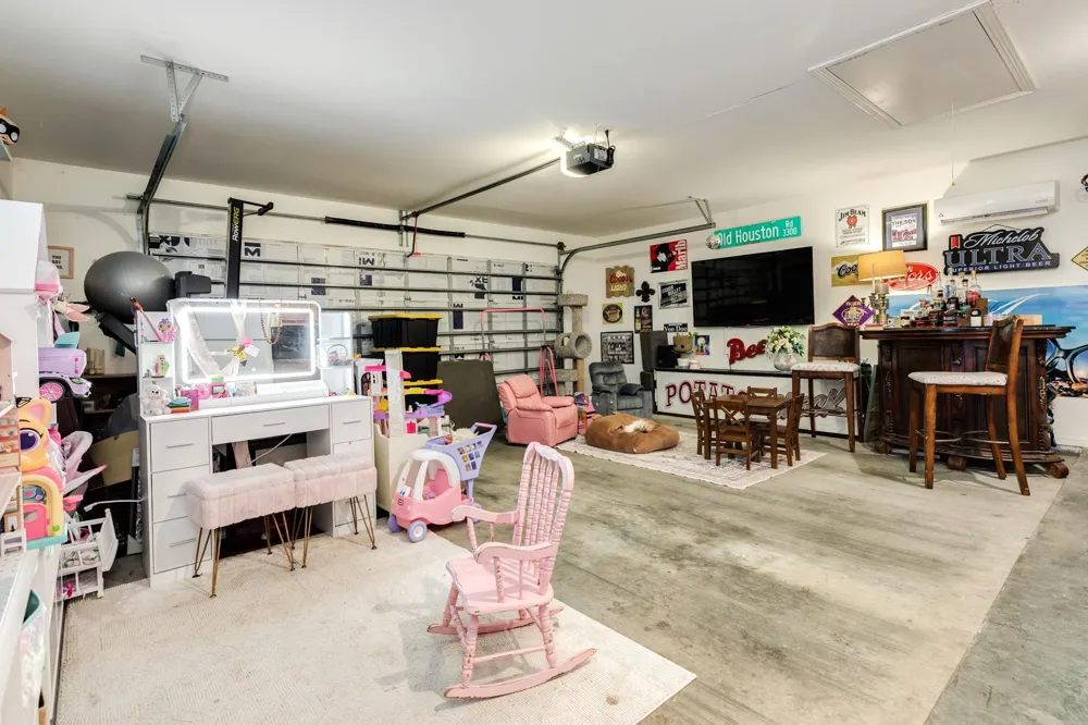 617 E Myrtle Street Angleton, TX 77515