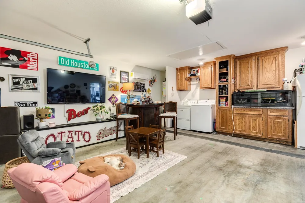 617 E Myrtle Street Angleton, TX 77515