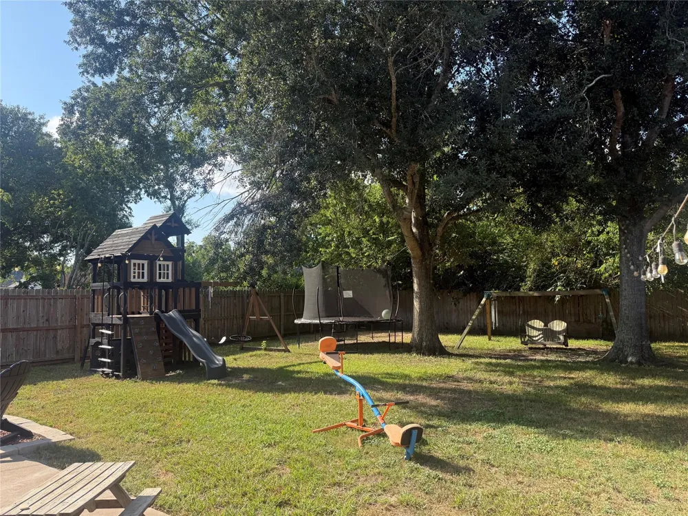 617 E Myrtle Street Angleton, TX 77515