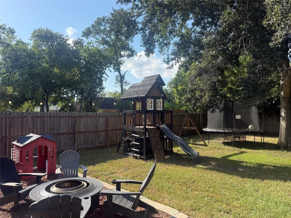 617 E Myrtle Street Angleton, TX 77515
